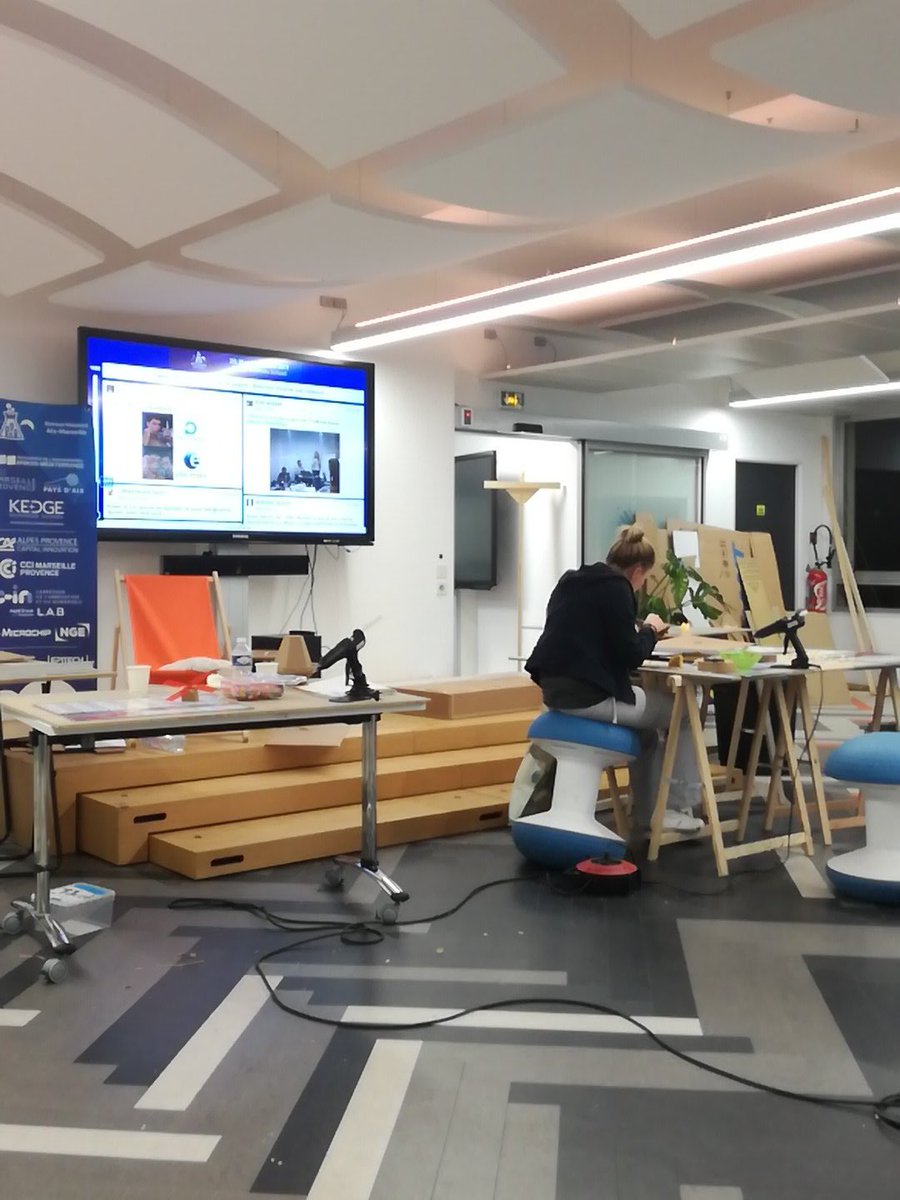mreynouard's tweet photo. Certains bossent encore à 3h40 au #swam 💪👌 lâchez rien ! Et Twittez 😛 https://t.co/Oi0YMZ7Cgv