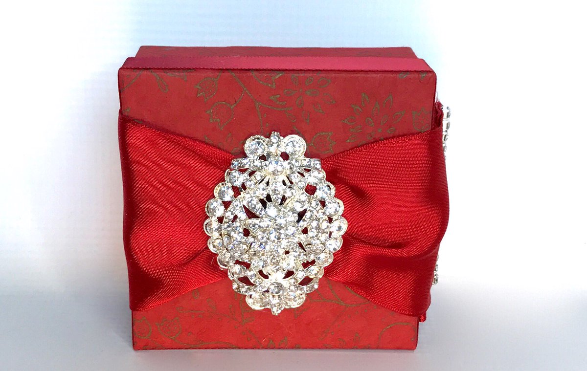 MaryAnnBaskoff's tweet photo. #weddingday #weddings #brides #bridestobe #giftboxes #gorgeousboxes #wine #couturedesign #boxes #bridalinspiration #wineries https://t.co/waZ8ALm2e7