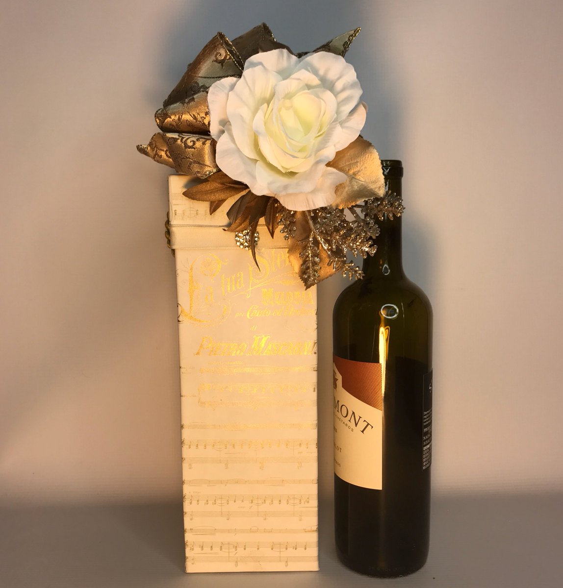 MaryAnnBaskoff's tweet photo. #weddingday #weddings #brides #bridestobe #giftboxes #gorgeousboxes #wine #couturedesign #boxes #bridalinspiration #wineries https://t.co/zIIFHOCZiE
