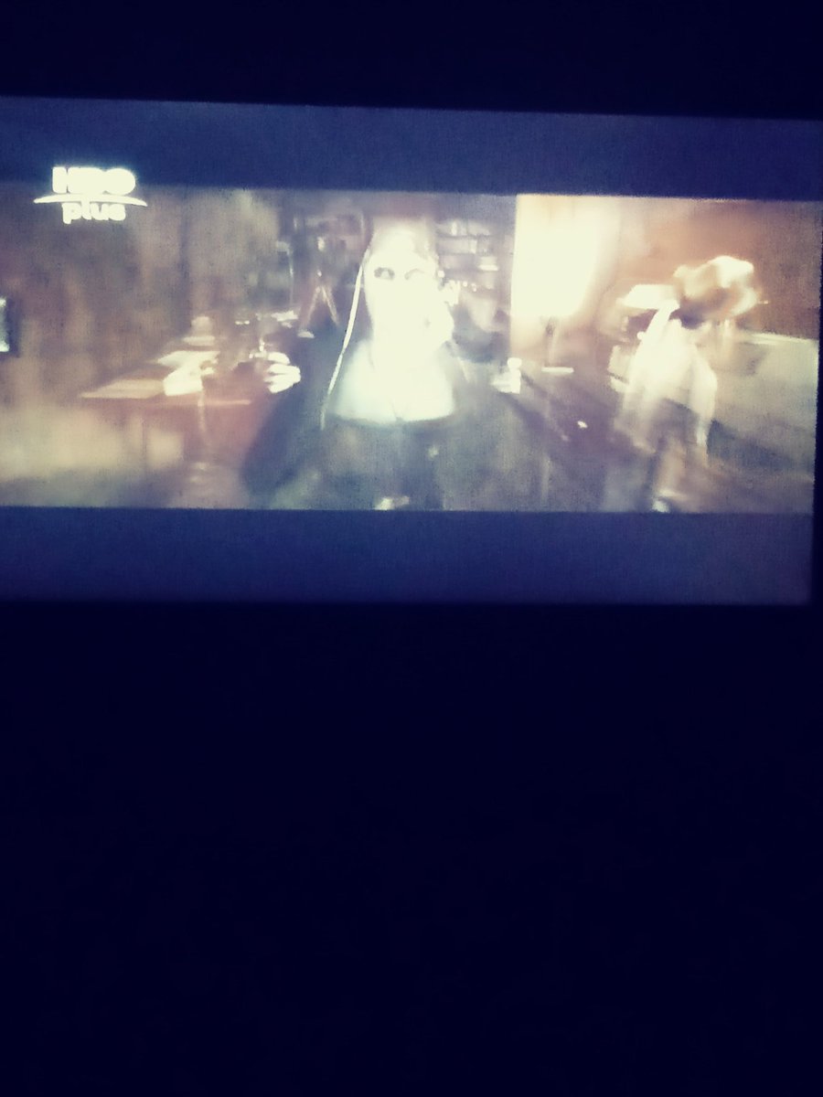Lilusvazquez's tweet photo. Ahh 😱😱😱 en esta parte que aparece la Monja me dioo muchoo Miedo Mirando el #Conjuro2 #HBoPlus #NocheDeTerror 😬😬😬 https://t.co/6lZj0oaHHd