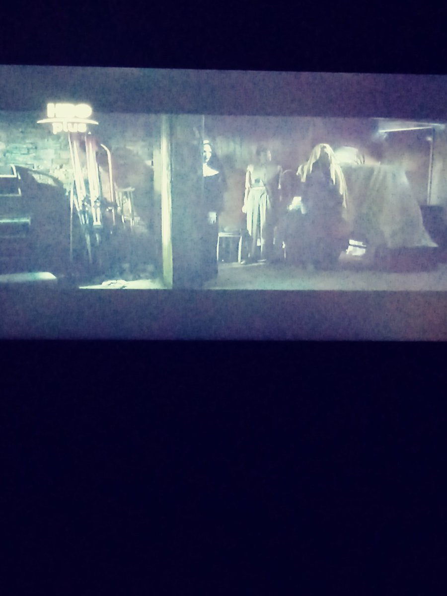 Lilusvazquez's tweet photo. Ahh 😱😱😱 en esta parte que aparece la Monja me dioo muchoo Miedo Mirando el #Conjuro2 #HBoPlus #NocheDeTerror 😬😬😬 https://t.co/6lZj0oaHHd