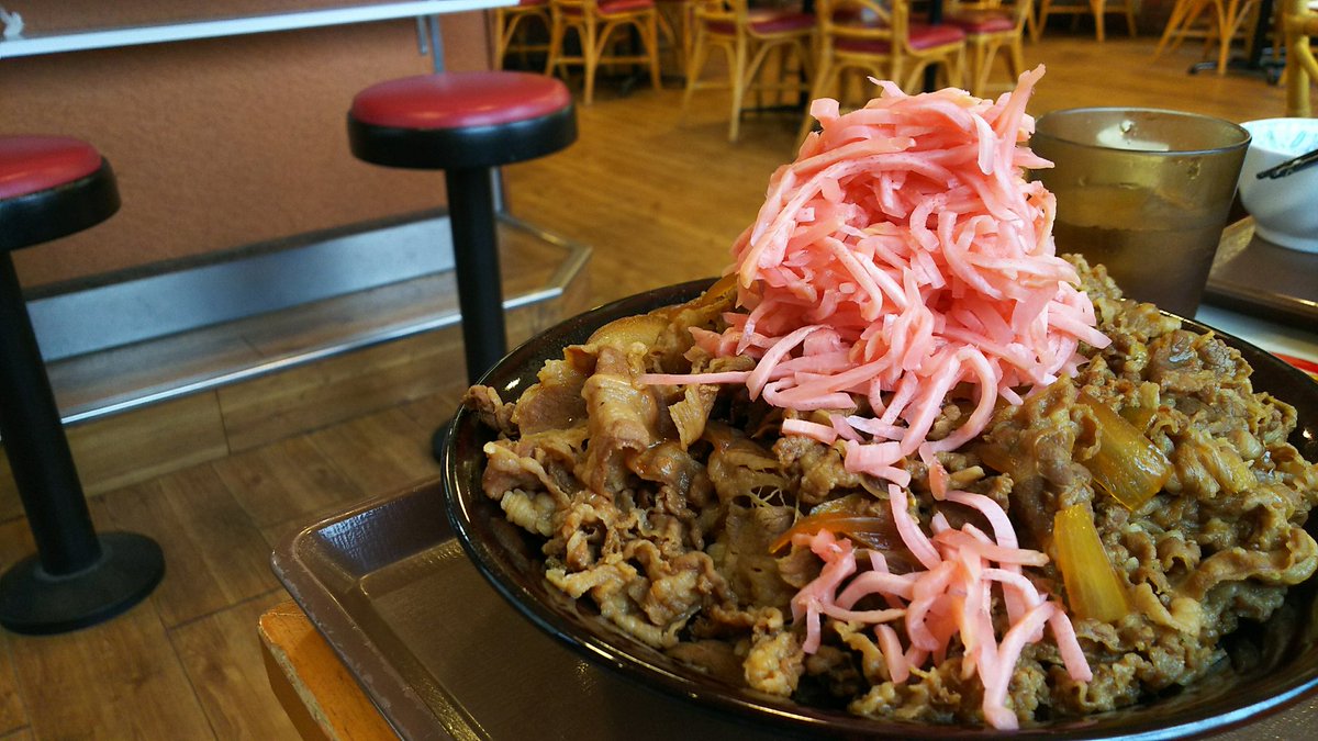 ukinchu331's tweet photo. 久しぶりにすき家のキング！！
そこそこ有名な裏メニュー！！
メガ牛丼の丸々２倍の量！！
並盛から換算すると米が３倍で肉が６倍！！
食べ後耐え満載😂
しかし腹持ち抜群で11時に食べたらその日は１日持った(笑)
釣りの方は台風の影響か大潮の影響か先週とガラッと変わって迷走😞 https://t.co/GCBuFMVowS