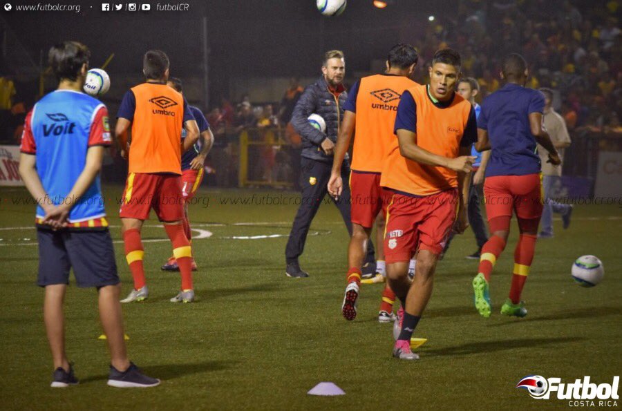 FutbolCR's tweet photo. #Apertura2017 #CSHvLDA
@csherediano1921 y @ldacr listos para una edición más del clásico provincial.
⏱🎙📊→https://t.co/VWVrNCTaG5 https://t.co/bAIJDW4FNB
