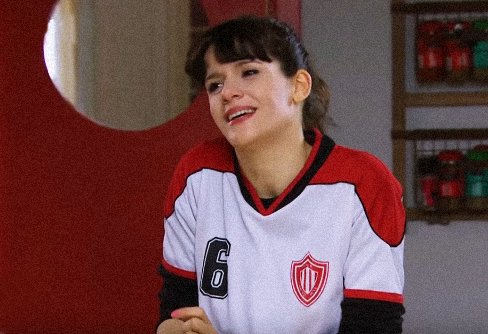 BomllotaSquad's tweet photo. No supero nunca mas a Flor con ropa de futbol, miren que bebita https://t.co/H9fb3fyBEL