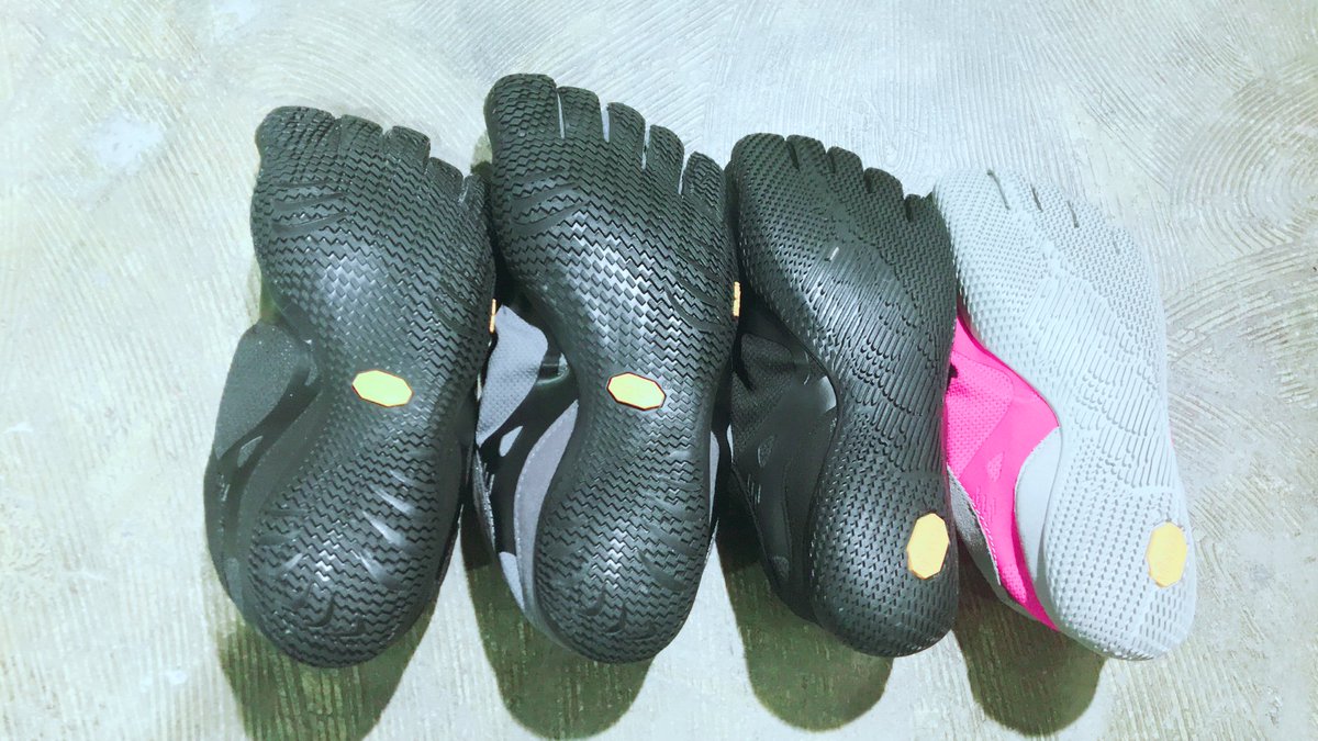 ISGgreen's tweet photo. #吉祥寺店　裸足感覚に近づけたモデル　＃KSOEVO　ソールの厚みは5㎜。
ソールが柔らかく裸足に近い履き心地が大人気のモデルです♡
ジムなどでも床に傷がつきにくいソールを使っているので
ウエイトトレーニングなどする方にも非常に人気のモデルです。
＃ポップアップショップ　開催予定 https://t.co/trmKO9mbVm