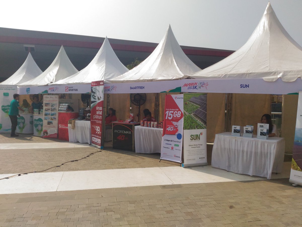 AsiaPulpPaperID's tweet photo. Berbagai macam Produk Sinar Mas, APP, Kompas bisa dikunjungi di Booth #Paperun2017 https://t.co/FvuvjeVi5t