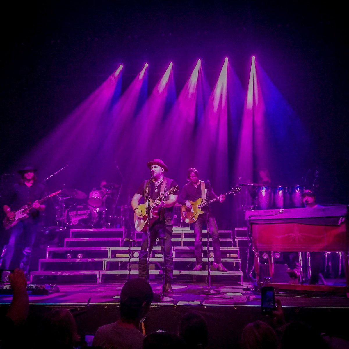 OurRealtorMike's tweet image. #leebrice #CountryMusic #countrymusicfan #Nashville #Nracountry #smallvenue #concertphotograhy