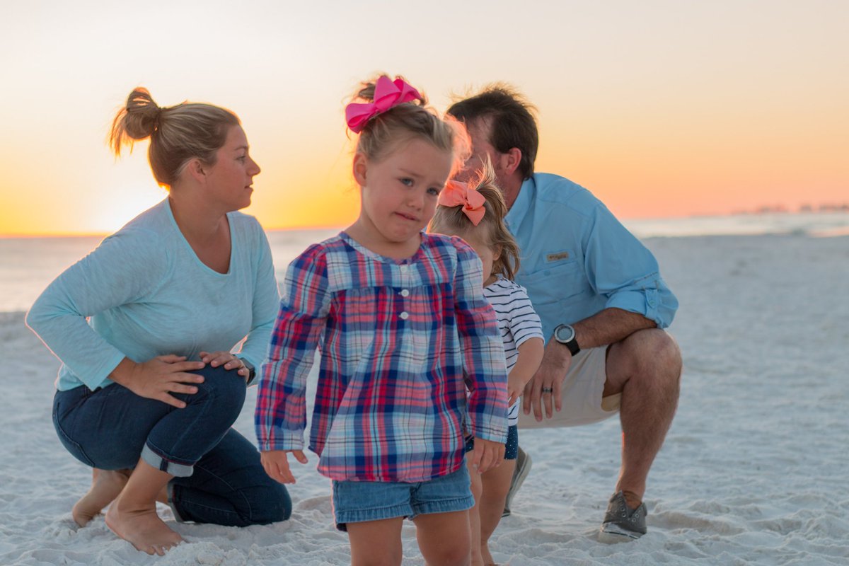 murphychatt's tweet image. Of course, it wouldn’t be a #familyvacation to the beach without the obligatory #awkwardfamilyphotos . #dadlife