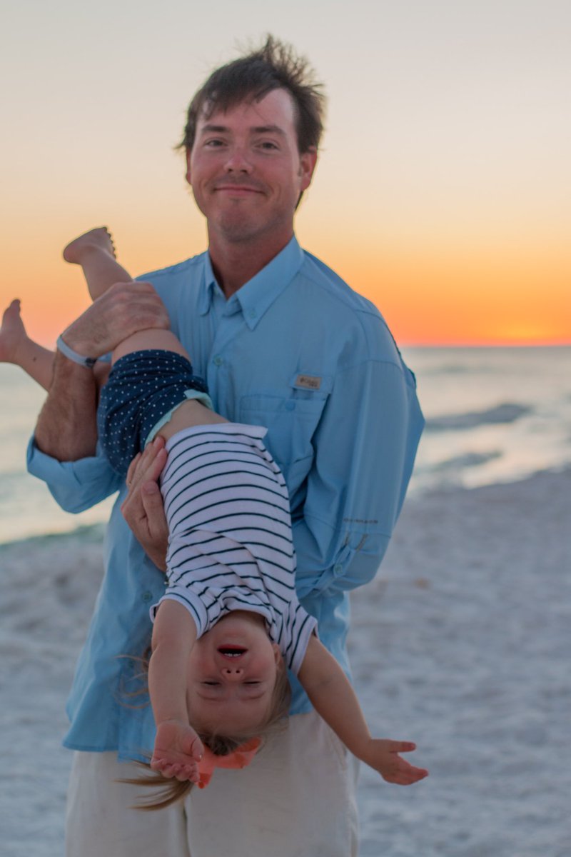 murphychatt's tweet image. Of course, it wouldn’t be a #familyvacation to the beach without the obligatory #awkwardfamilyphotos . #dadlife