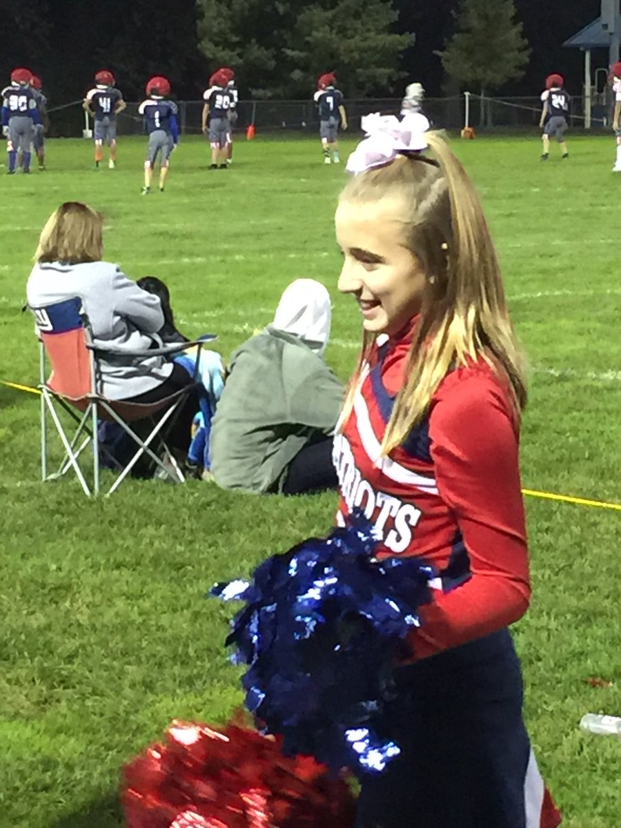 ChristinaRealNJ's tweet photo. My niece, the Princess!
#cheerleader #football #fall #fridaynightlightsonsaturday https://t.co/b0O3OcUNKM