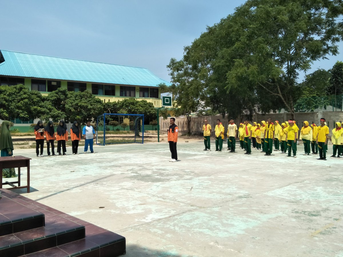 manda_redcross's tweet photo. PELANTIKAN PDL, apel penutup.
#mandaredcrossbatam https://t.co/ELUcfnswfW
