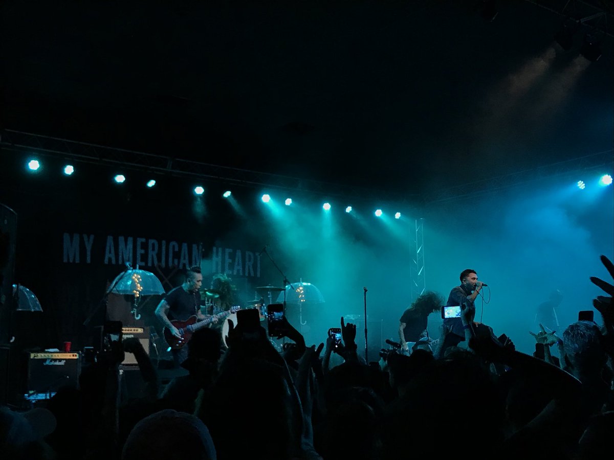 RandiRichelle's tweet photo. I’m 15 again. Soooo happy I got to see @myamericanheart tonight. Unreal. #hidinginside10 https://t.co/NN3PnjRq7Q