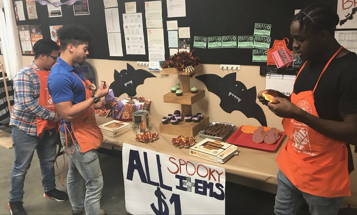 lxn6010's tweet photo. 👻👻👻 Halloween Bake Sale in full effect @ClayShetters @NicJude @HedrickNate https://t.co/ABCSjPJOjb