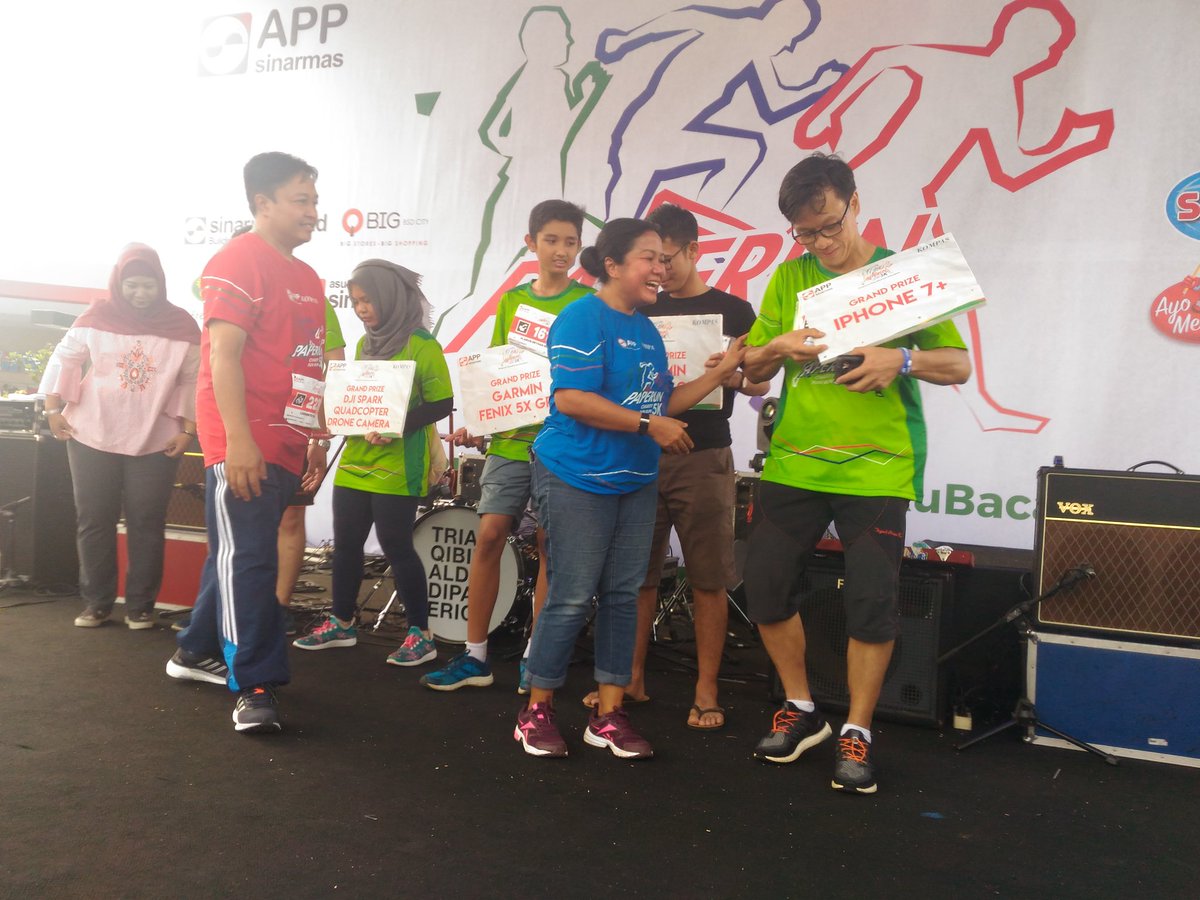 AsiaPulpPaperID's tweet photo. Para pemenang #Paperun2017 selamat yah Ani Ucapkan๐๐ https://t.co/tyoQQweKFb
