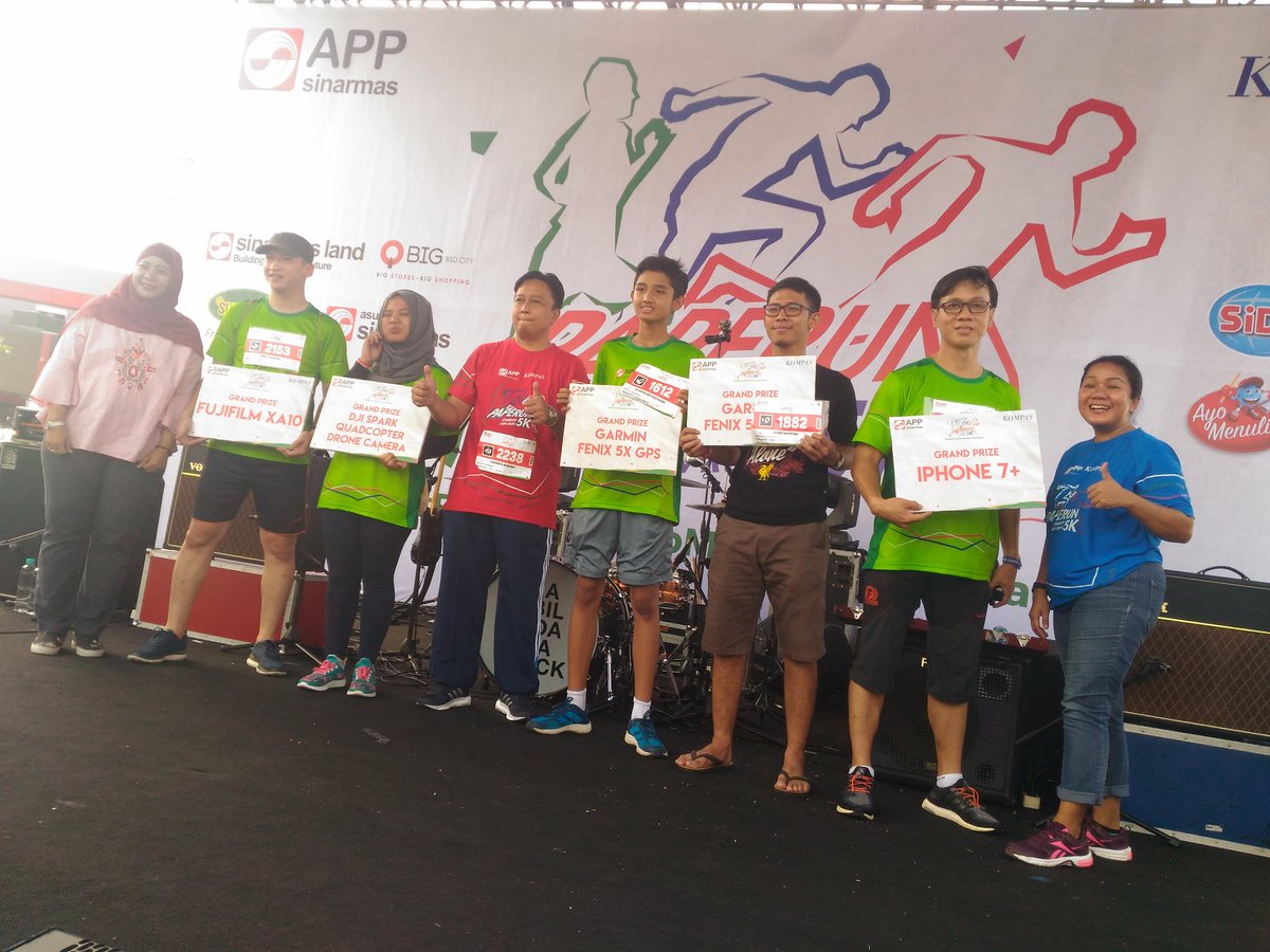 AsiaPulpPaperID's tweet photo. Para pemenang #Paperun2017 selamat yah Ani Ucapkan๐๐ https://t.co/tyoQQweKFb
