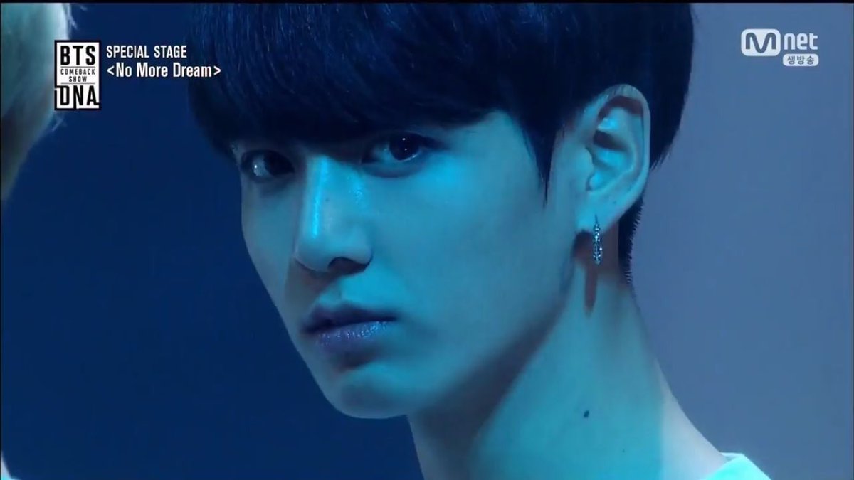 ぽぽ V Twitter 約1ヶ月半で70kg 61kg 身長176cm まで減量したグク お顔まん丸だったのにすごく痩せた