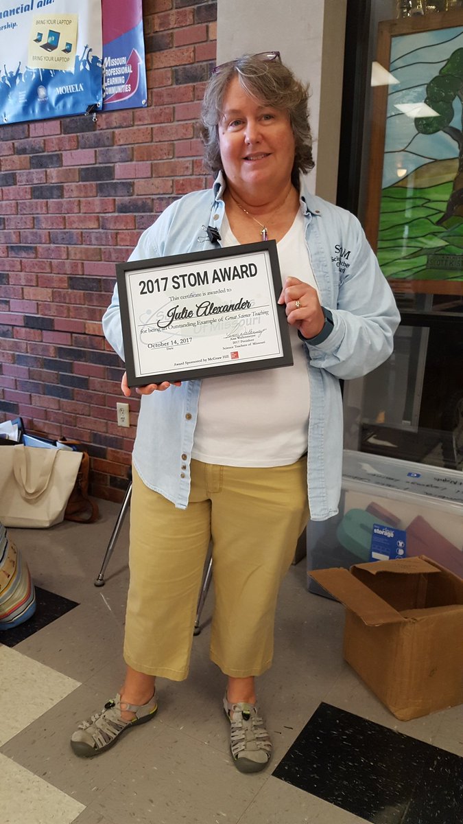 SciTeachersofMO's tweet photo. Congrats to Julie Alexander from @CPSScience for her #STOM2017 Excellence in Science Teaching Award! https://t.co/daSSyAiSnF