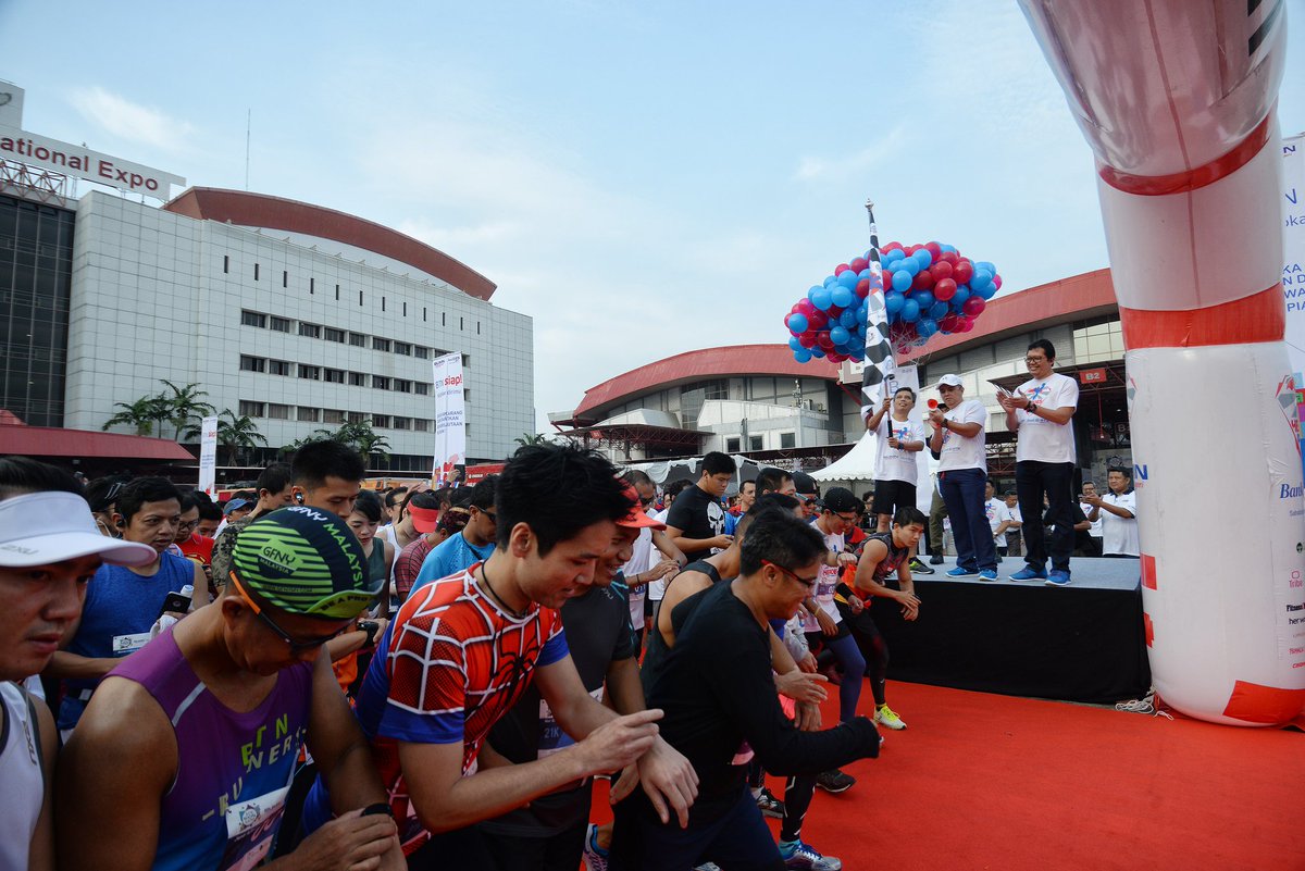 dodybtn's tweet photo. Mrk mau lari pakai kostum superman sesuai tema Heroes Run di ajang Social Expo yg digelar Bank BTN di Jexpo Kemayoran Minggu 20/10 https://t.co/pBDhwdS96u