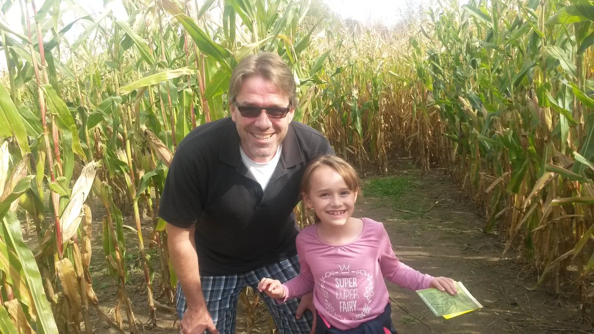 StoriesLearning's tweet photo. In corn maze @ Lindley's Farm #cornmaze #cornmazefun #autumn #lindleys #lindleysfarm #ChristinaandDad #pumpkinpatch #dadanddaughter https://t.co/tQufvw99SS