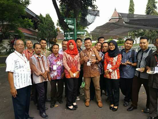 pamutih.desakupemalang.id/2017/10/kpmd-d…

<a href="/puspindes/">PUSPINDES</a> @kubril_clbk <a href="/AndriJohandri/">Andri Johandri</a> <a href="/ganjarpranowo/">Ganjar Pranowo</a> <a href="/pakjunaedi/">Junaedi</a> <a href="/riovilalba/">riovilalba</a> <a href="/bejonemojo/">Bejo_Mojo</a> 

#HariSantri2017