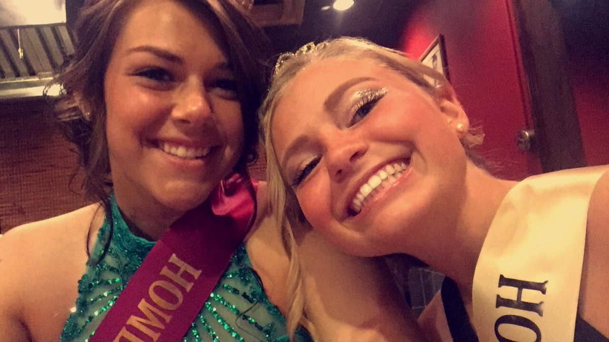 daniellertt's tweet photo. happy sweetest day to my sweetie๐#i'mobsessed #crazybff https://t.co/Va7wlmhdzH
