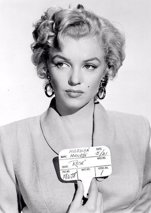 Monroe_Art's tweet photo. Marilyn Monroe in a hair test for Niagara, 1952. Pic as poster: https://t.co/pSi4GZT9yy https://t.co/DLtrFOcuKq