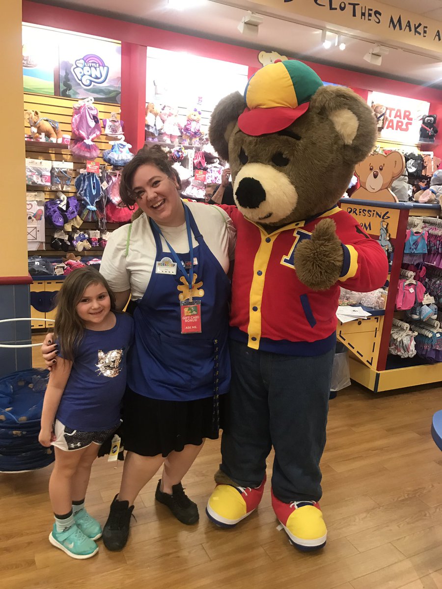 abbeesarmee's tweet photo. Fun day with mom and after 5 years of going to @buildabear I finally got to meet him #myhappyplace #abbeesarmee #abbeestrong #littlevictor https://t.co/Mc661Rl1AK