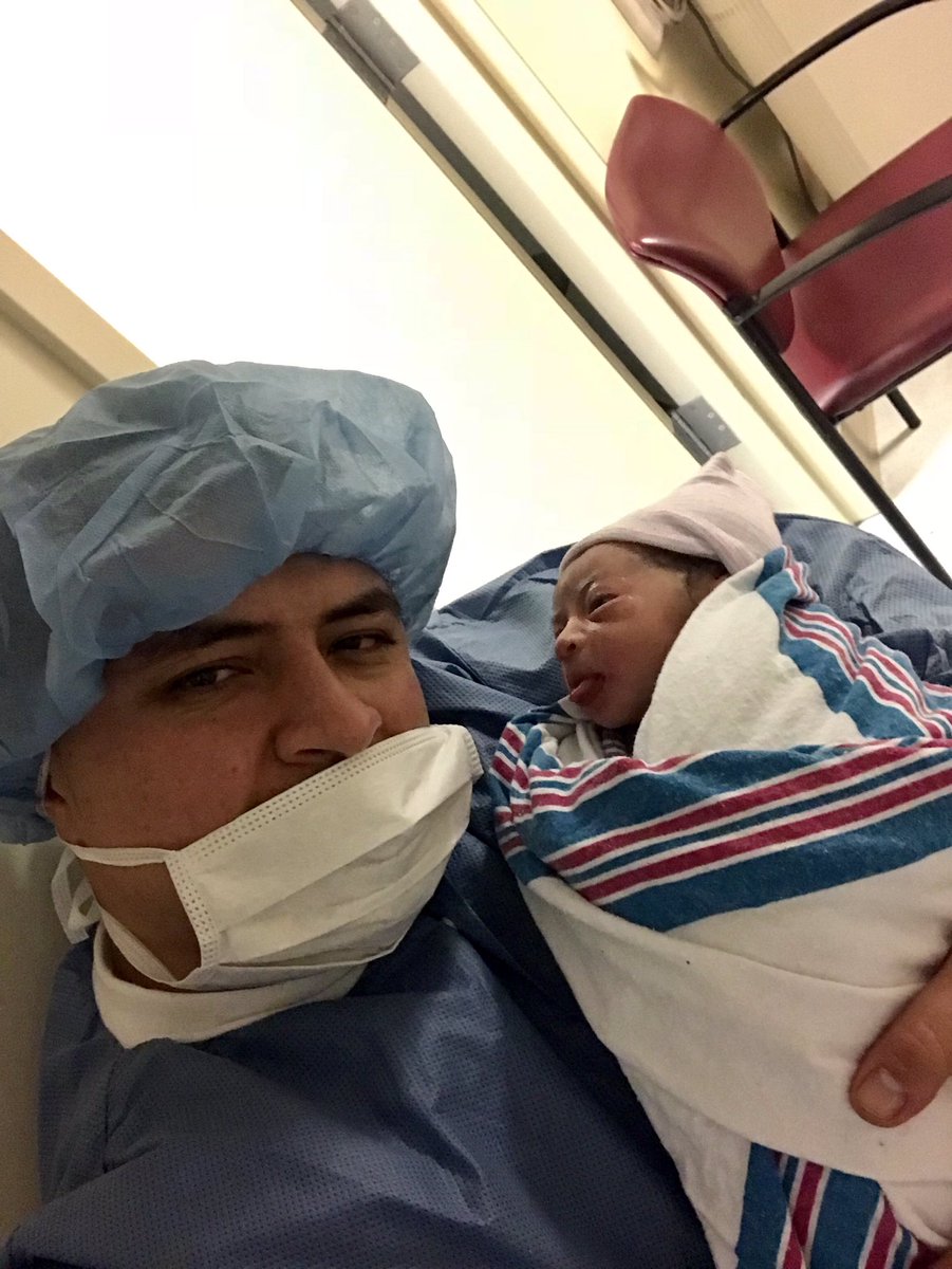 vnesa33's tweet photo. Sticking tongue out at daddy already. My clowns💜 #sillyfaces #newbaby #newborn #PrincessCami #DaughterAndDaddy https://t.co/pCGBB5tkkf