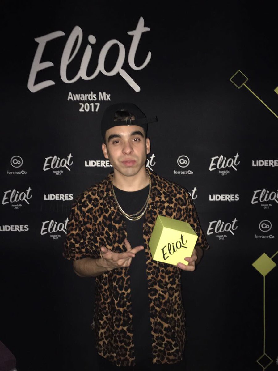 warnermusicmex's tweet photo. ¡ @mcdavoo gana el premio en la categoría #SocialSound en los #EliotAwards! @EliotNewMedia 🙌🏼🙌🏼 https://t.co/EIwHyD2IhX