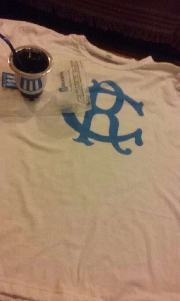 Atención!! En estos días sorteamos el mate de cuero + remera de #Racing. SEGUINOS Y RT. Es tu oportunidad!! #QuieroElPackRacinguista