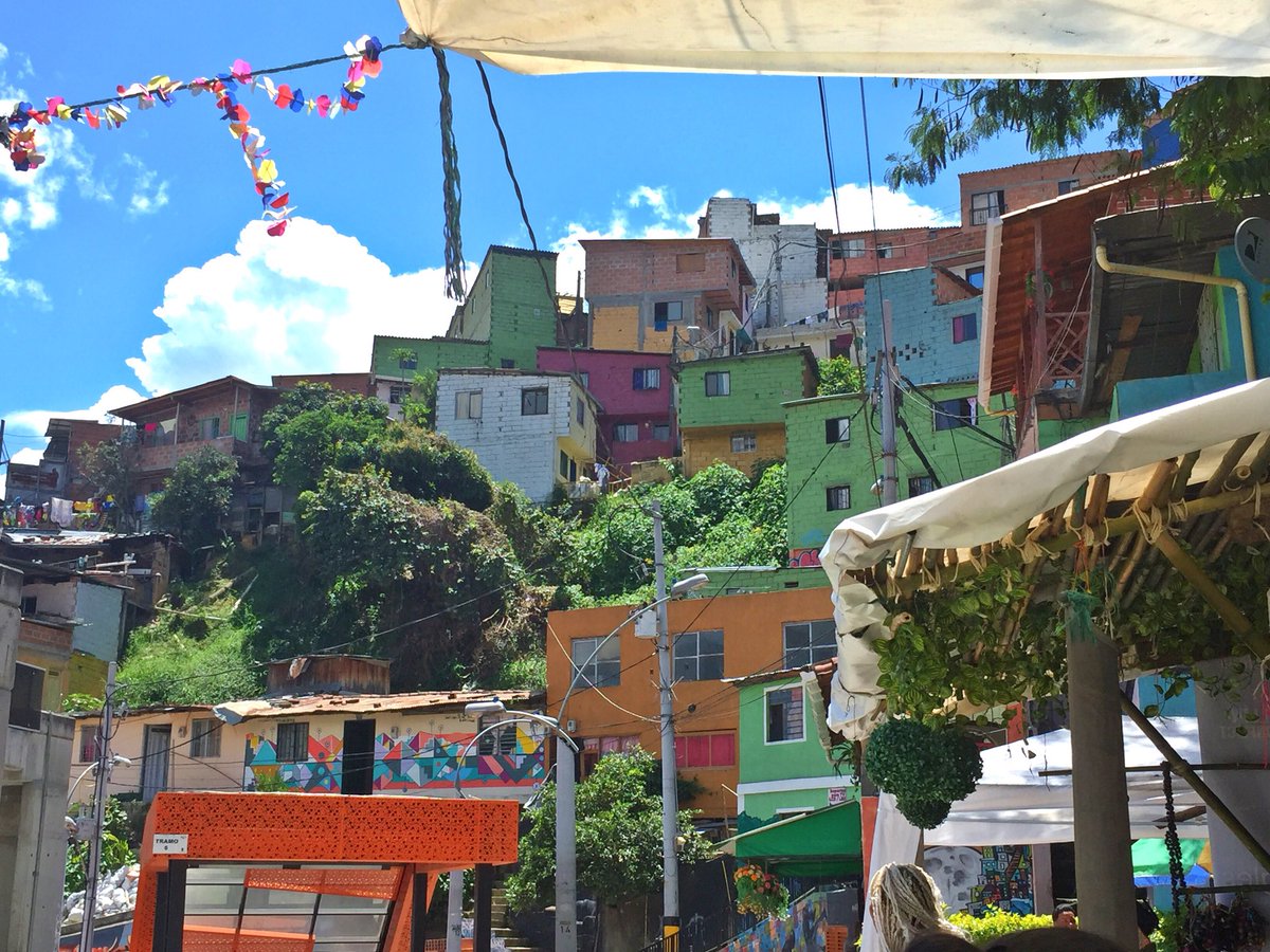 Manuelaz1308's tweet photo. #grafitourcomuna13 #Medellín https://t.co/Ol8IgeEIm7