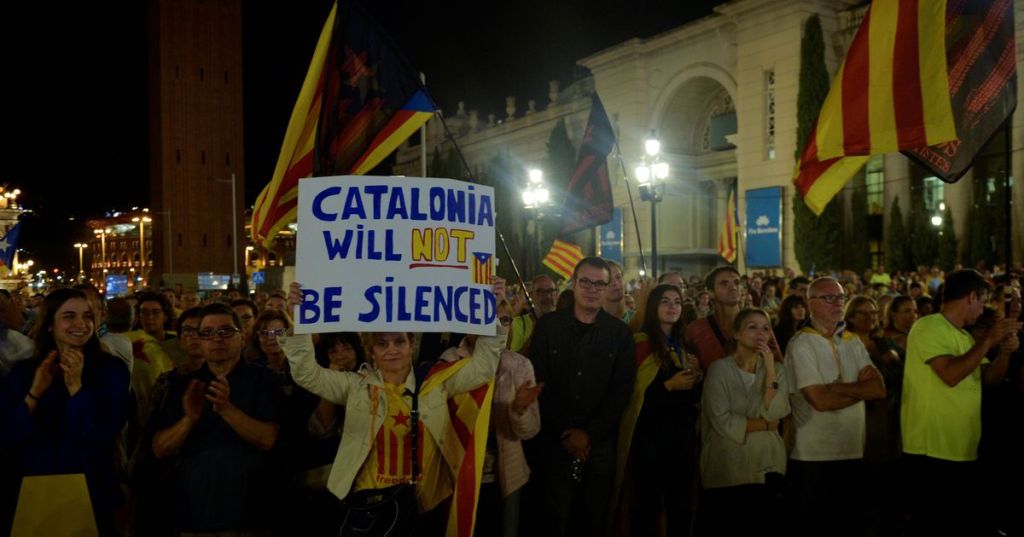 bobbeers's tweet photo. Spain on the brink of civil war https://t.co/e1nDnLPVUc https://t.co/49VLwxKW2B