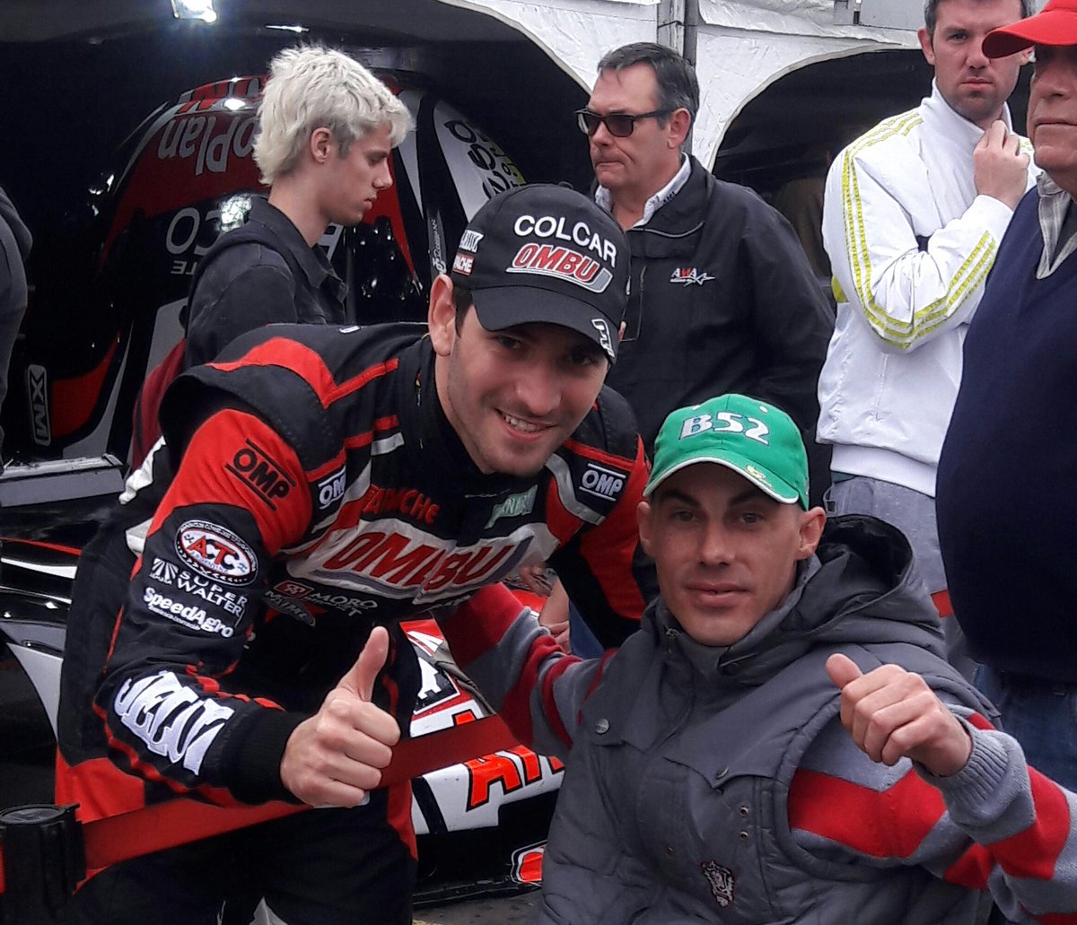 lulijm's tweet photo. @MartinUrruty @GustavoMadero @FacundoArdusso pegado a #Motogp feliz por Rodrigo esperamos el podio en la próxima .mi foto con el #1arg https://t.co/rNPNGIwcVe