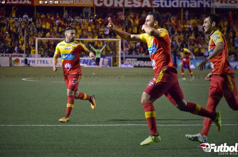 FutbolCR's tweet photo. #Apertura2017 #CSHvLDA 3-2
¡Final en el Rosabal @csherediano1921 remontó en el epílogo y derrotó a @ldacr.
Datos:
📊→https://t.co/5ydkGGLvgE https://t.co/ez5kZBeGjE