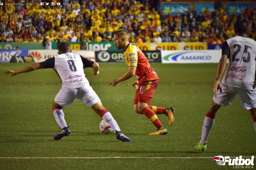 FutbolCR's tweet photo. #Apertura2017 #CSHvLDA 3-2
¡Final en el Rosabal @csherediano1921 remontó en el epílogo y derrotó a @ldacr.
Datos:
📊→https://t.co/5ydkGGLvgE https://t.co/ez5kZBeGjE