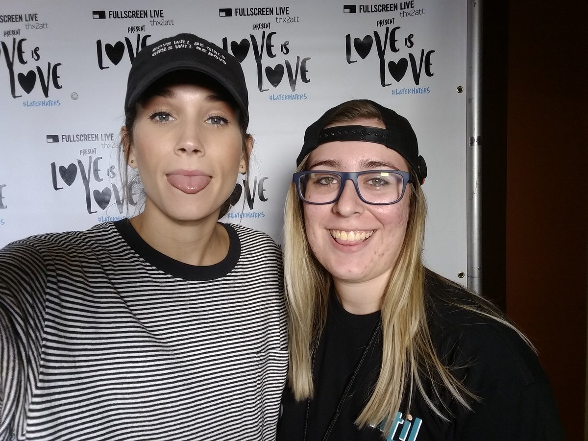 JuneOf1997Yo's tweet photo. @nowthisisliving Meeting you today was amazing 😍 I love you so much, and I hope you enjoy the cards and get a lot of use out of them. 😙😙❤ https://t.co/X1ePPdK6bi