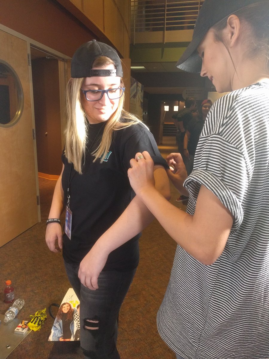 JuneOf1997Yo's tweet photo. @nowthisisliving Meeting you today was amazing 😍 I love you so much, and I hope you enjoy the cards and get a lot of use out of them. 😙😙❤ https://t.co/X1ePPdK6bi