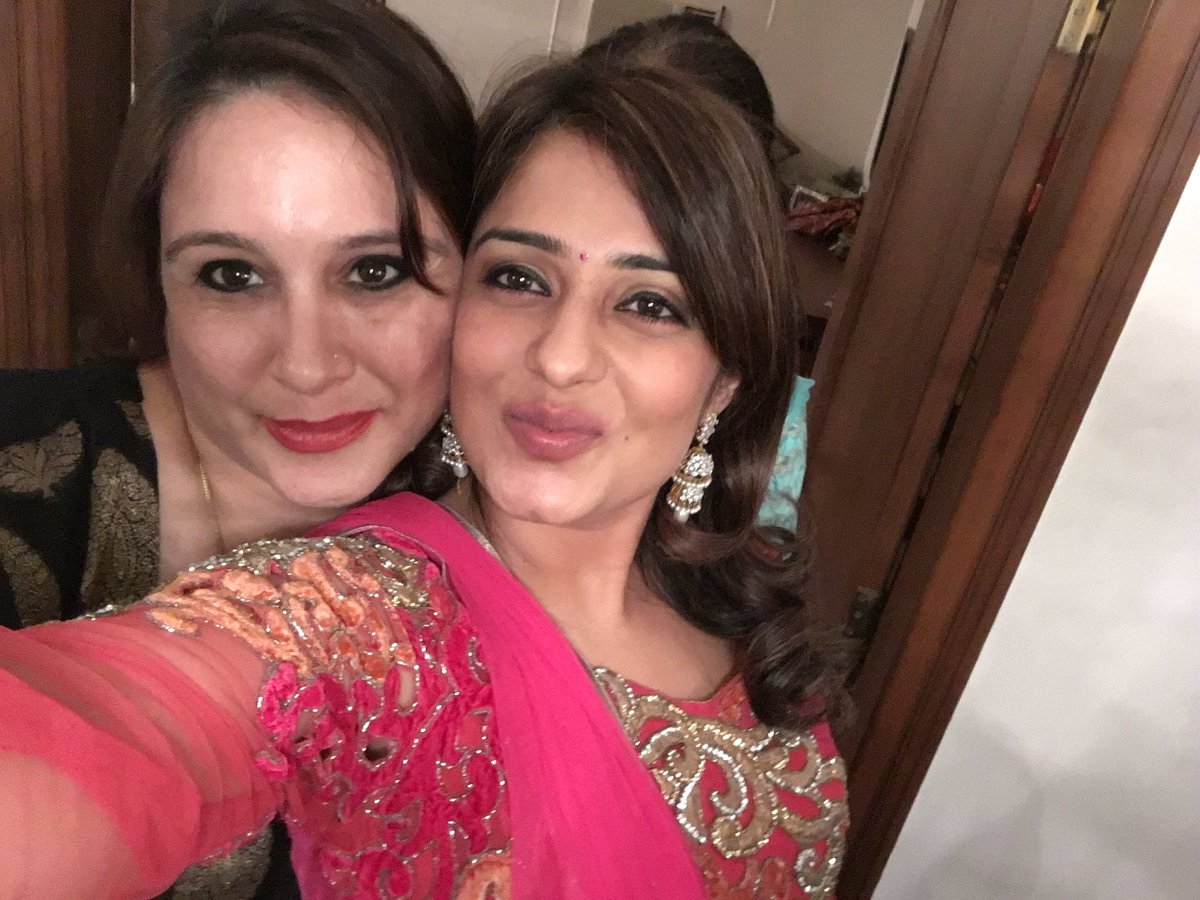 thukralnikita's tweet image. Deepavali celebrations are always fun with family. #family love