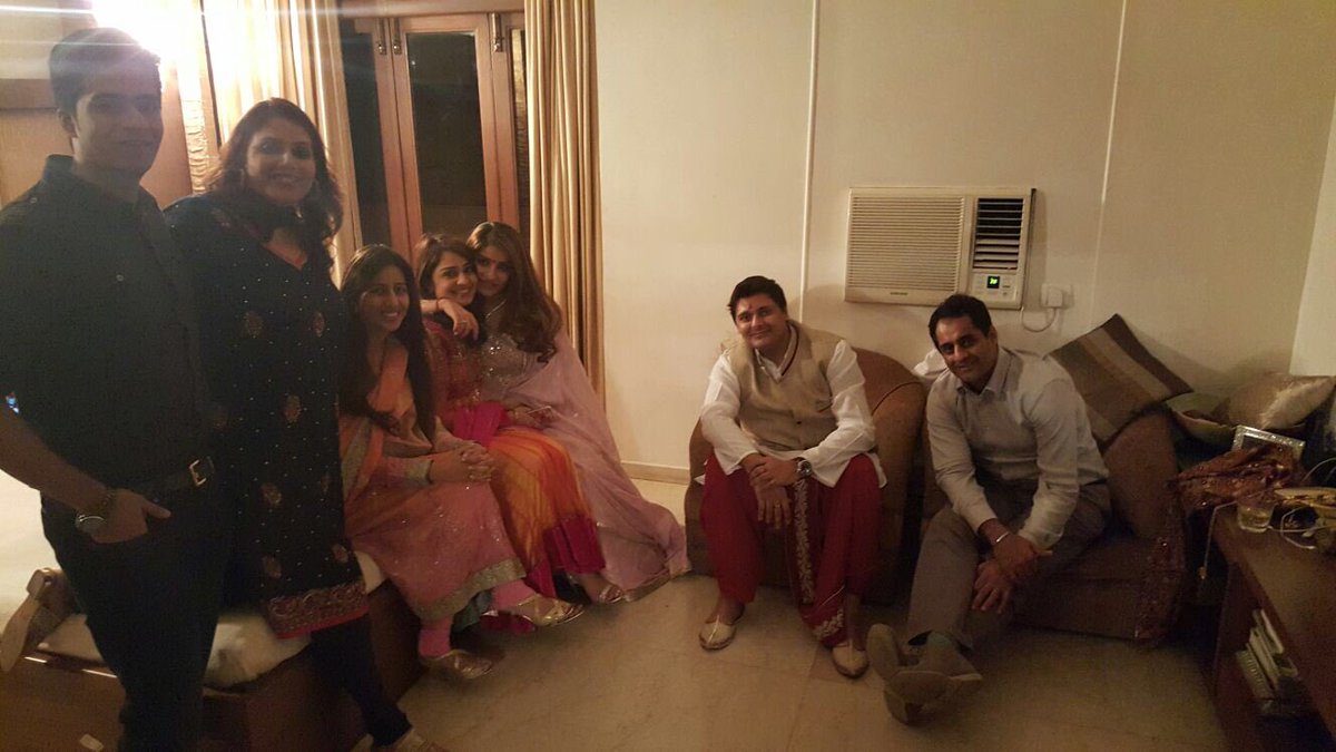 thukralnikita's tweet image. Deepavali celebrations are always fun with family. #family love