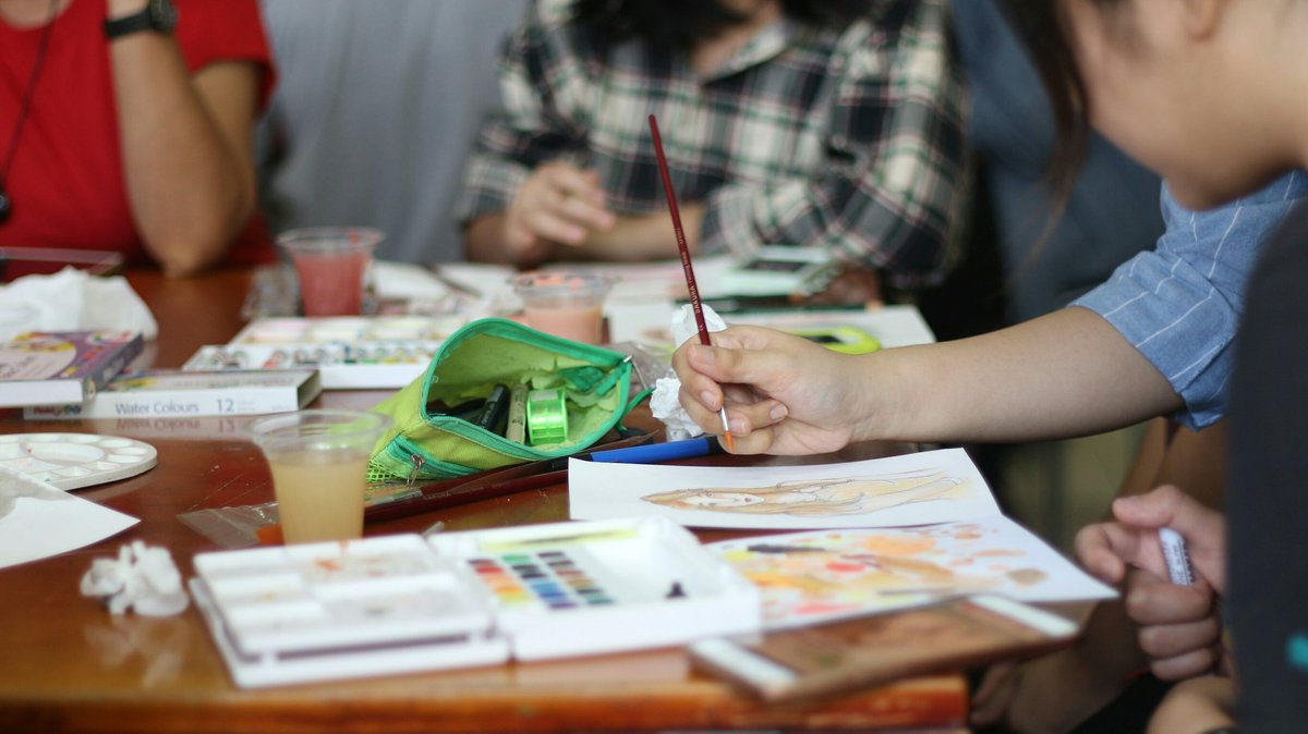 [LIVE REPORT]

Tengah berlangsung workshop water color nih di #djamoe6 kamu yang belum ke djamoe6 ini hari terakhir loh! Hayu ah 🍃