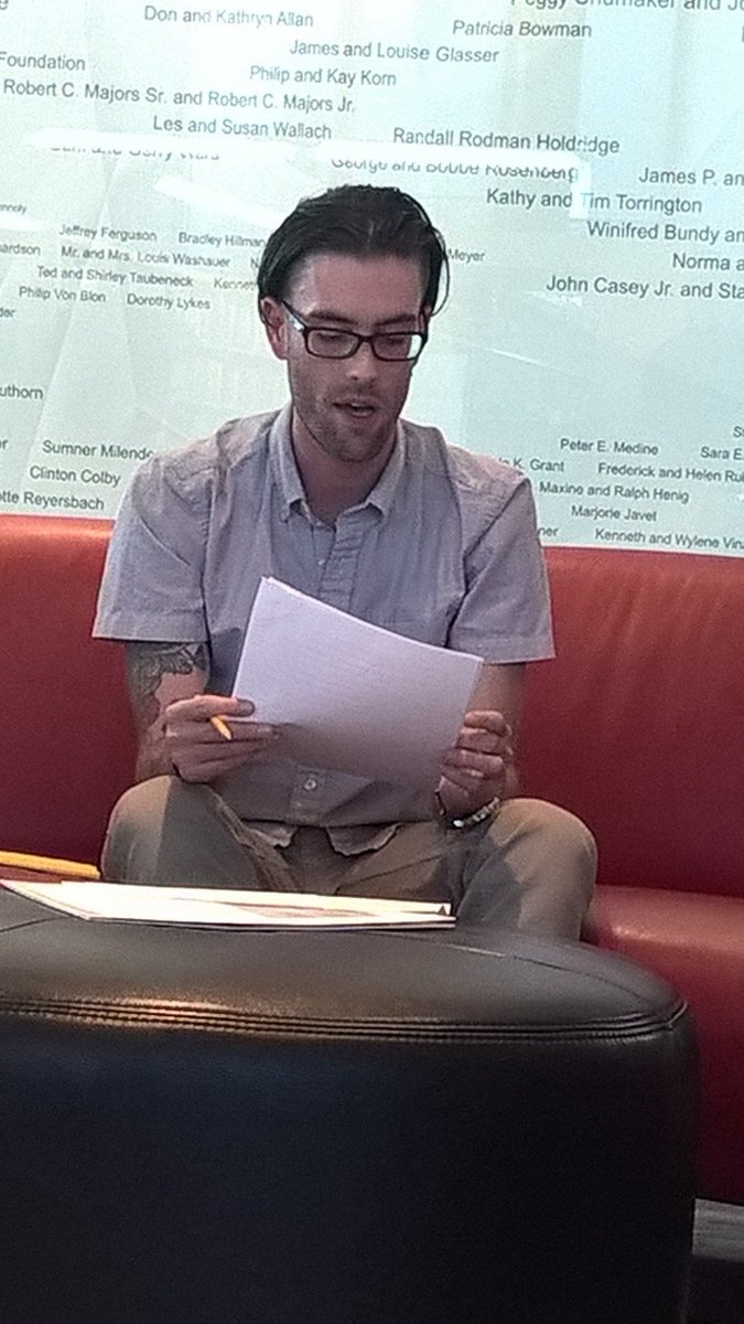 CMCamarena's tweet photo. @mmbakes ruling his presentation at #thinkingitspresence #MFA #UNRMFA #poetry #translation https://t.co/4xdjTy6IdU