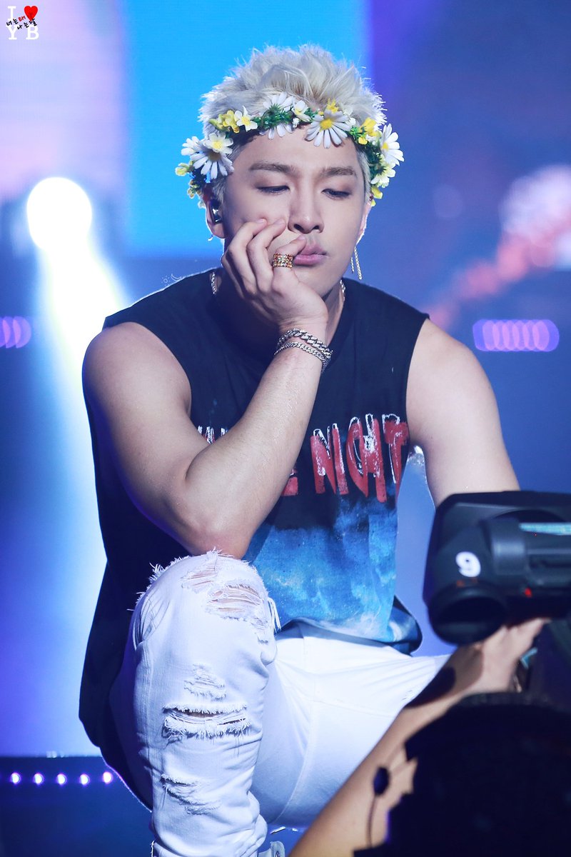 URTHESUN's tweet photo. 171021 #태양 ☀
@ #WhiteNightInMacau 🇲🇴

이런 십더긔 귀요미🌼 심장 아프쟈나😍
@Realtaeyang 

#영배 #태양달 #TAEYANG
#TAEYANGWHITENIGHT https://t.co/qBbUJe17SL
