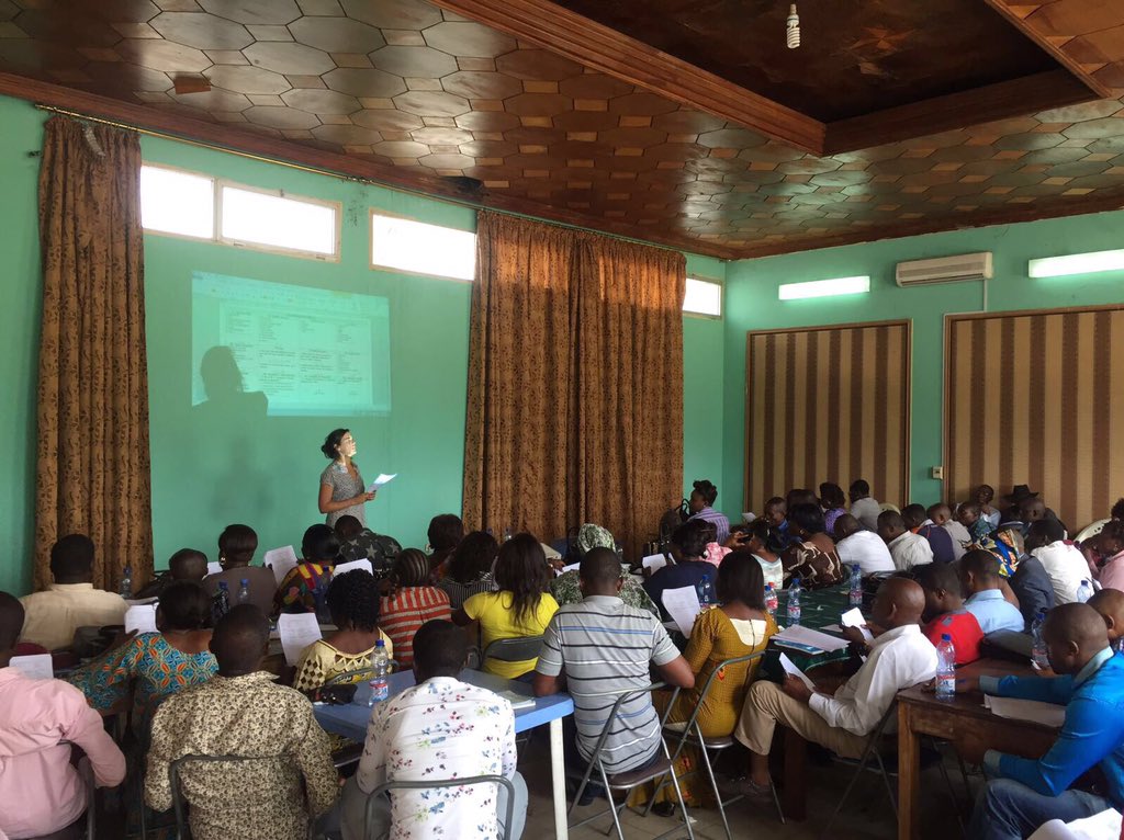 ClaireZanuso's tweet photo. #Evaluation d'impact @AFD_France & @ird_fr d'un modèle de gestion communautaire de mini-réseaux d'#eau #PILAEP: training 80 enquêteurs #RDC https://t.co/S2yEtzOSgO