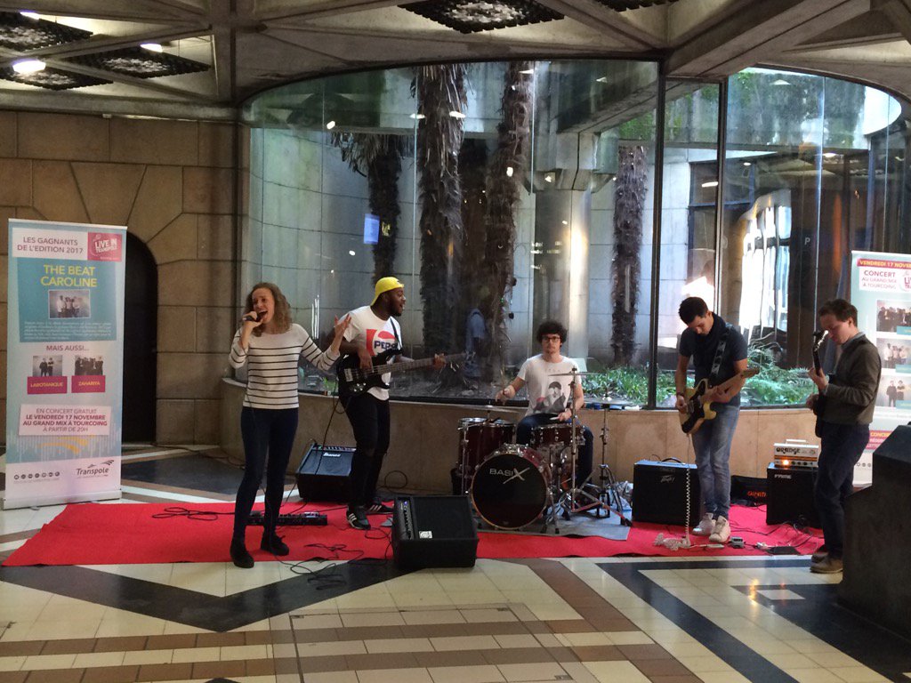 KeolisLille's tweet photo. Exp #Mobilité #LiveInTranspole Le concert de #TheBeatCaroline dans la station République Beaux-Arts bat son plein ! https://t.co/BDUcqYr1Ih