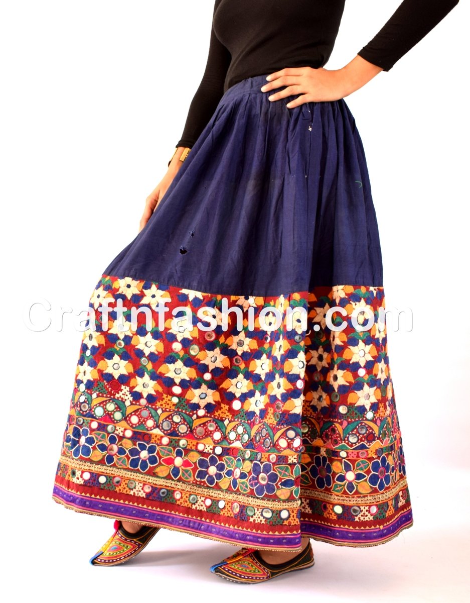megh_craft's tweet photo. Hand Embroidered Mirror Beaded Work Belly Dancing Skirt USD 65.00
➤ https://t.co/GzsFL64xz3 https://t.co/xisj3K1zuP