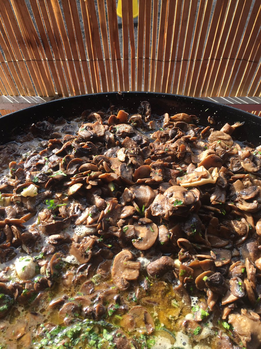 Come to try mushrooms trifolati with polenta at Teddington Farmers Market <a href="/Londonfarmers/">LondonFarmersMarkets</a>
