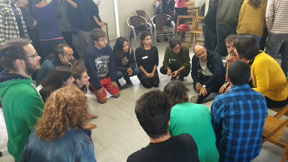 etejiendoredes's tweet photo. Fotocrónica #EnfoquesParticipacion17 (2): Acogida y presentación
 #EnfoquesParticipacion17 https://t.co/dg1ZJuPkMK