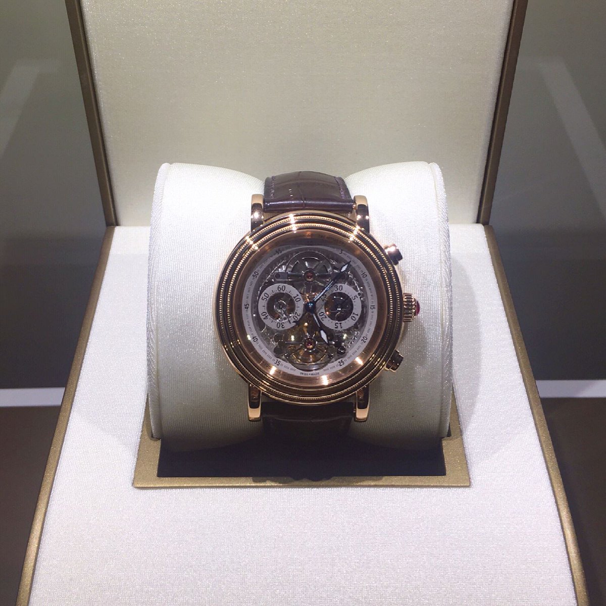 Il tempo è più prezioso del denaro. Puoi fare più denaro, ma non puoi avere più tempo.(Jim Rohn) #luxurylifestyle

@parmigianifleurier