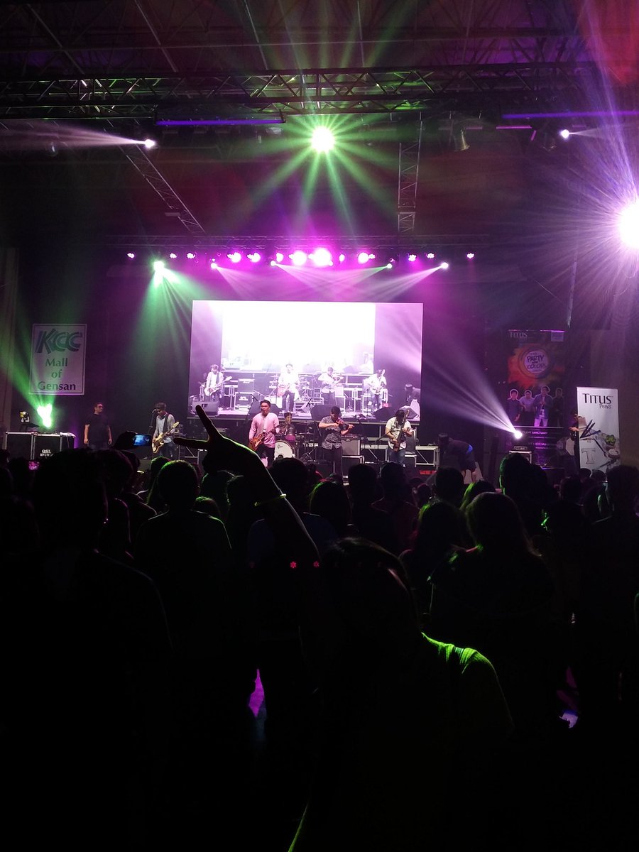 HiAprilJoyce's tweet photo. Rock in Roll to the world!!!
@silentsanctuary
#TitusWorldWide #tituspens #musicartFestival https://t.co/d9HWkoVckF