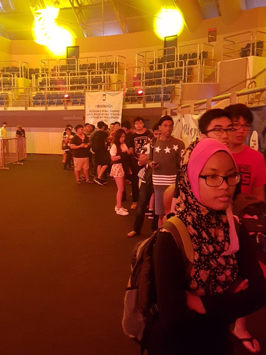 TMLasia's tweet photo. The line for Fnatic meet &amp; greet #tml2017 https://t.co/ag509rzNLS